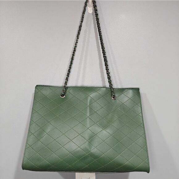 n/a Handbags - 🐢 Green Quilted Vegan Leather Tote. Convertible Strap.
